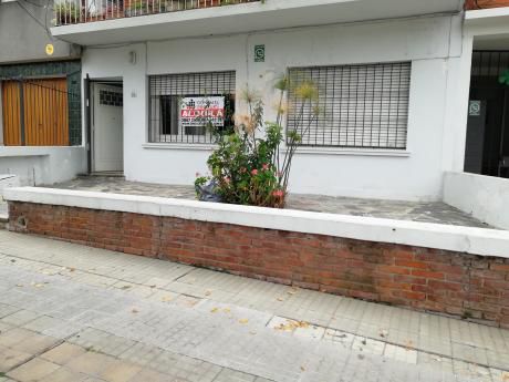 A Metros Del Parque