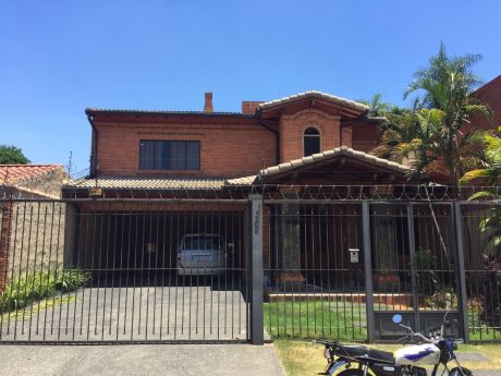 Imponente Residencia, Zona Paseo La Galeria