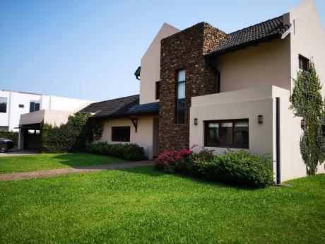 Residencia Z/ Yacht Y Golf Club