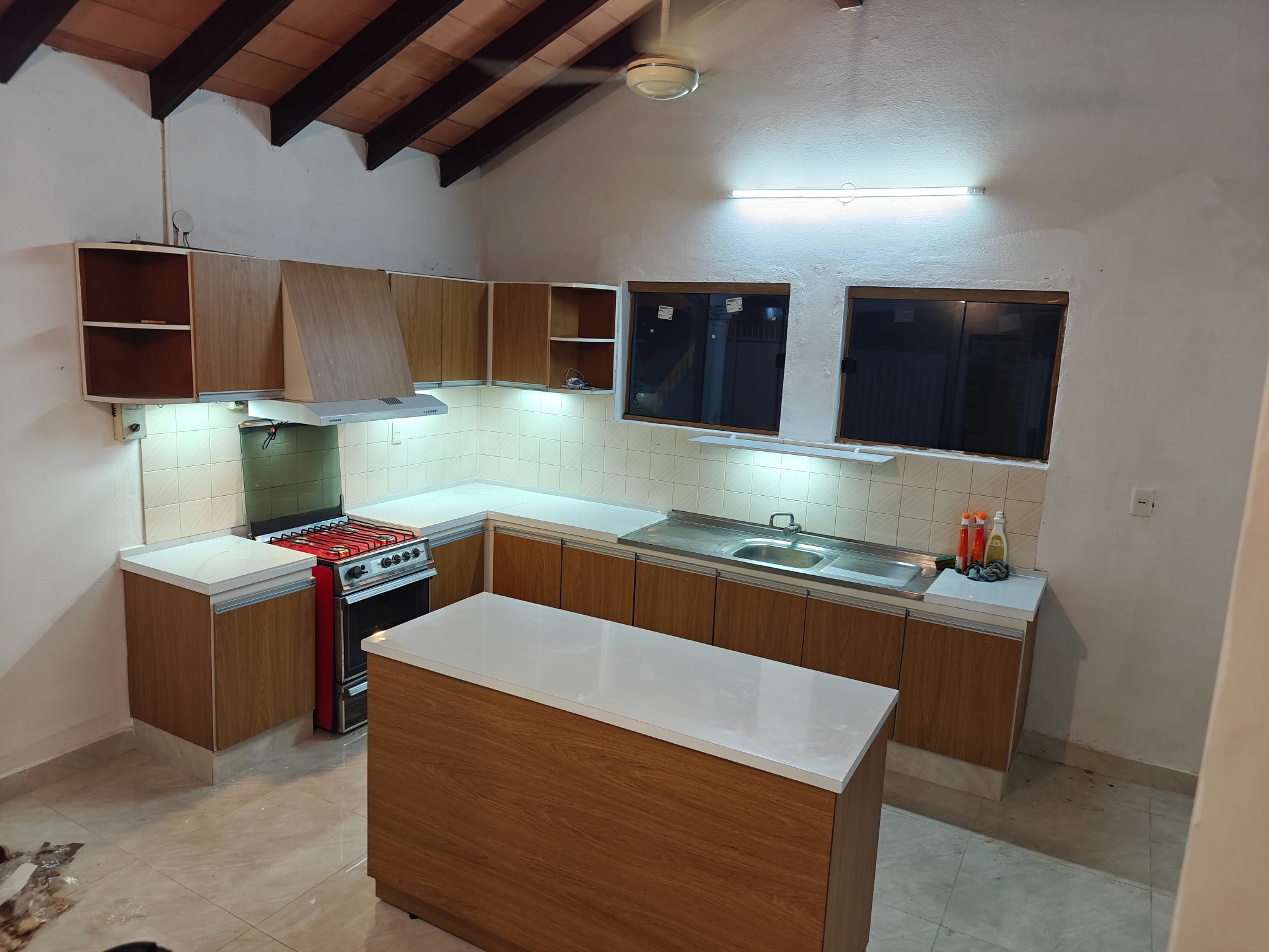 Dueño Vende Residencia En El Corazón Del Barrio  Los Laureles  Asunción — foto 3