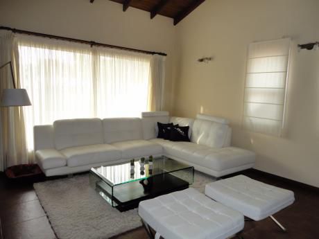 Casa Tres Dormitorios En Barra De Carrasco