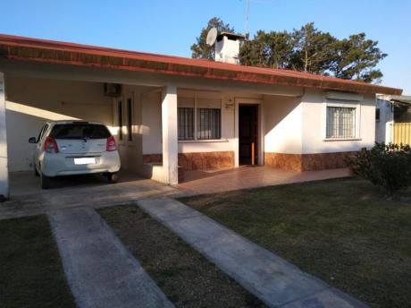 Casa Con Apto Al Fondo, 3 Dormitorios, Cochera ,jardin.
