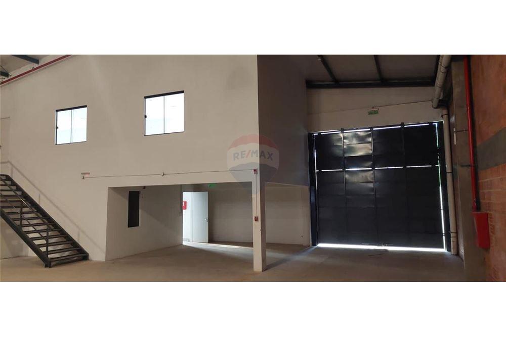Tinglado de 650 m2 a media cuadra de Ruta Transchaco, zona Asunción Golf Club — foto 2