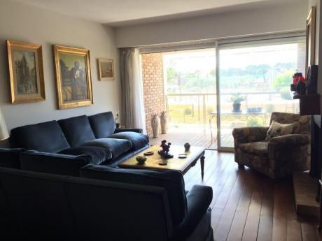 Apartamento De Categoría, 2 Dormitorios Y Servicio