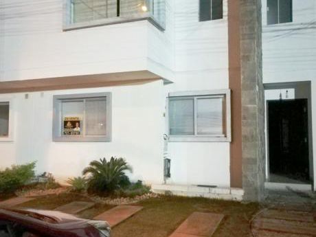 Casa Hermosa En Cond. Las Brisas