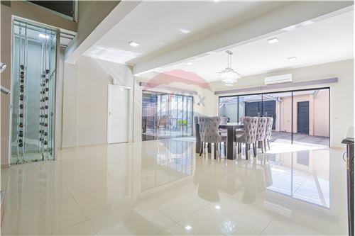 CASA VENTA - SEGUNDO BARRIO, LUQUE — foto 2