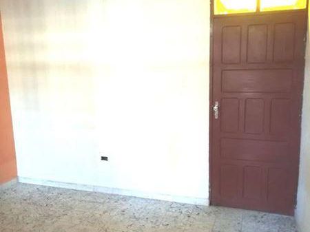 Bienes Raices Fenix Alquila Casa Pequeña En El Barrio Urbari