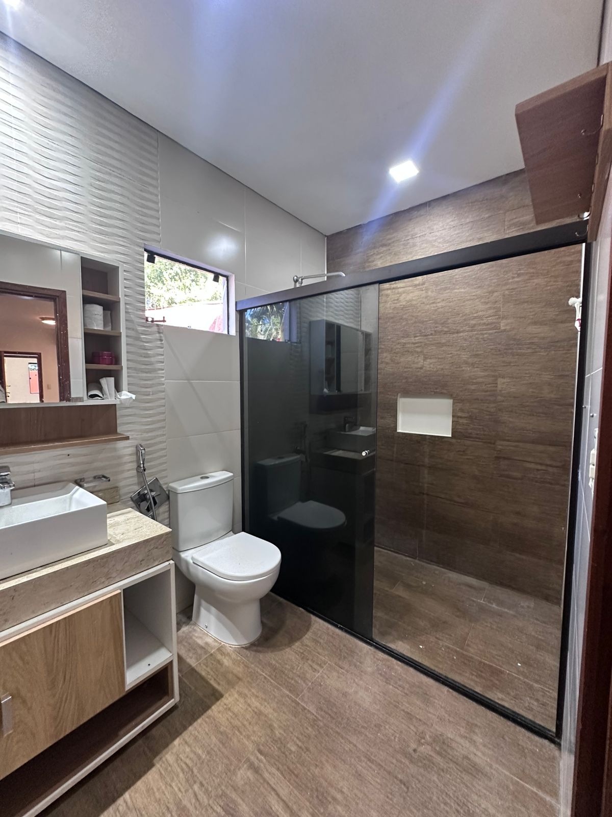 MODERNA Y AMPLIA CASA CON PISCINA — foto 2