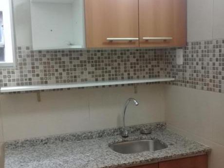 Excelente Oportunidad En Centro.! 1ro Por Escaleras Gc Bajos