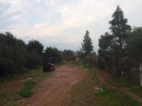 Excelente Terreno Para Diversos Usos: Empresa, Vivienda Sobre Calle Los Pinos