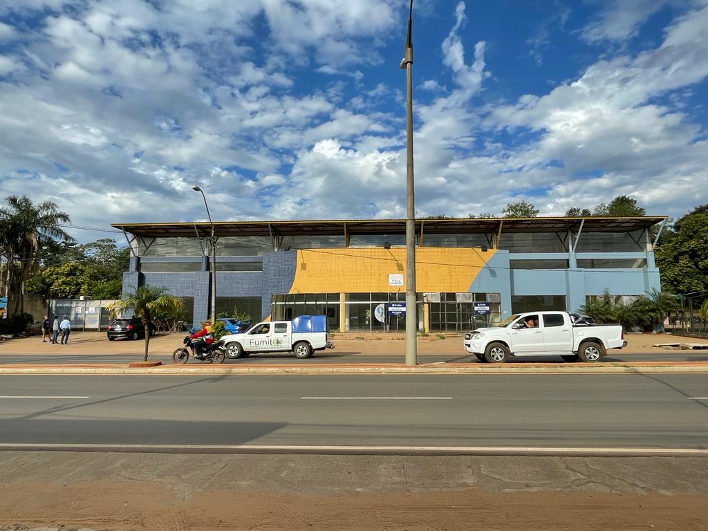 VENDO SHOWROOM EN CORONEL OVIEDO — foto 3