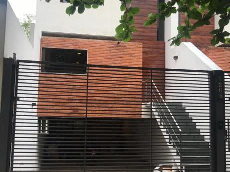 Alquilamos Hermosa Casa Tipo Triplex En Barrio Residencial!!!!