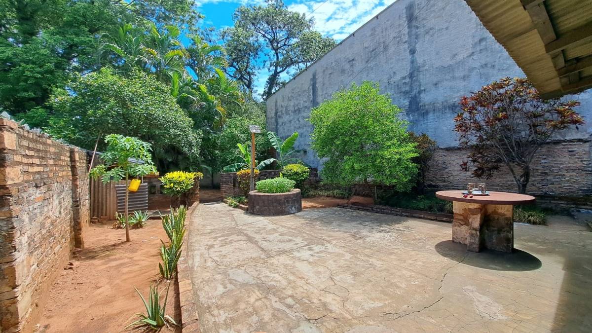 EN VENTA COQUETA CASA A PRECIO DE TERRENO EN PLENO CENTRO DE SAN LORENZO — foto 3