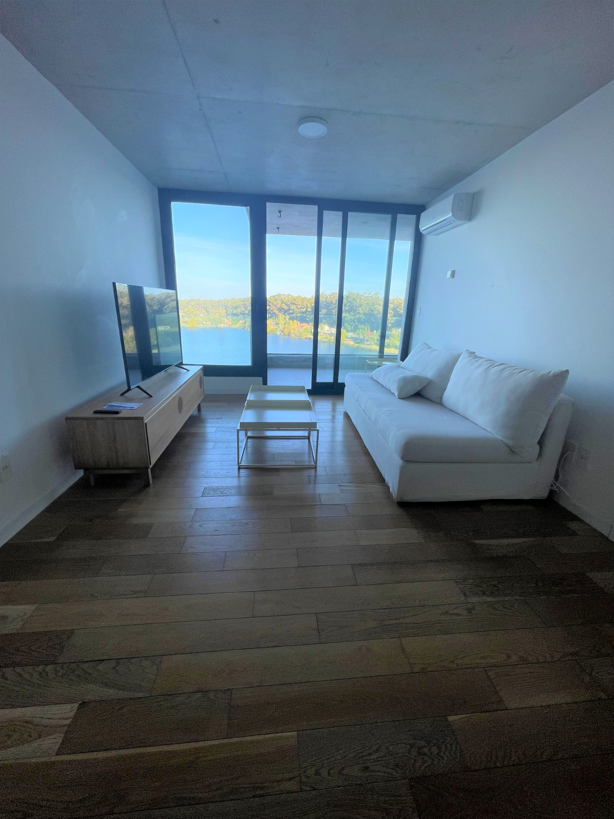 ALQUILER 1 DORMITORIO CON MUEBLES EN LAGO MAYOR · Foto 3