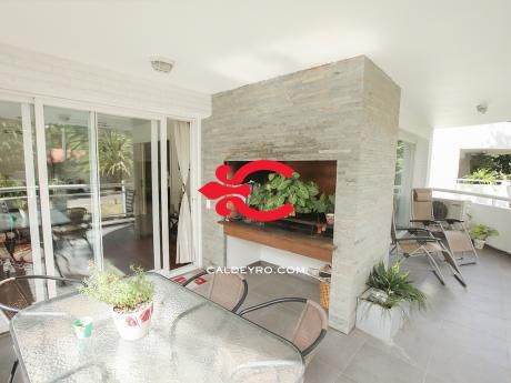 Excelente Apartamento En Carrasco. Ref: 5850