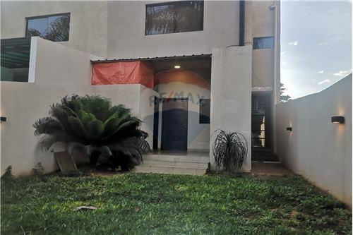 ALQUILO FANTÁSTICO DÚPLEX DE 3 DORMITORIOS, EN EL B° CERRADO ARAPOTY DE M.R.A — foto 2