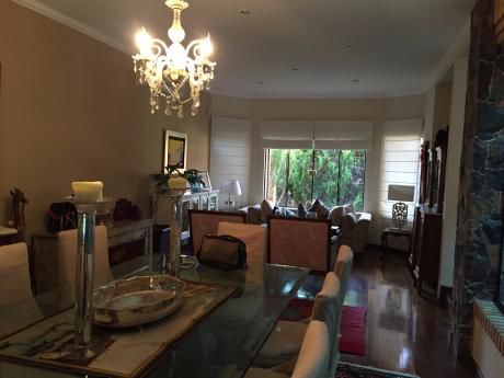 Vendo Casa En Barrio Mcal. Estigarribia. Asunción