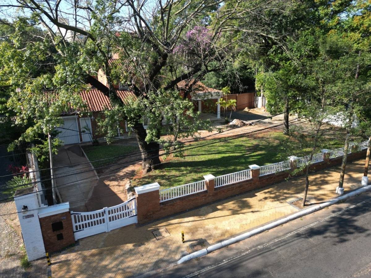 IMPONENTE PROPIEDAD EN VENTA SOBRE MCAL LÓPEZ CON SALIDA DE CALLE A CALLE — foto 2