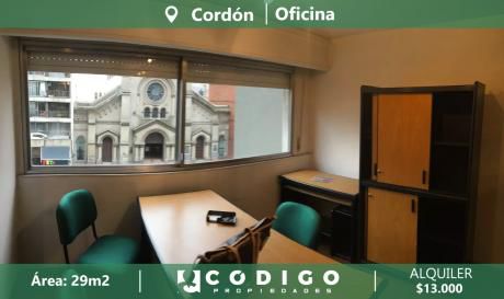 Oficina Equipada Con Kitchenett Y Baño