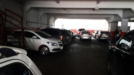 Parking, Cordón A Metros De 18 De Julio