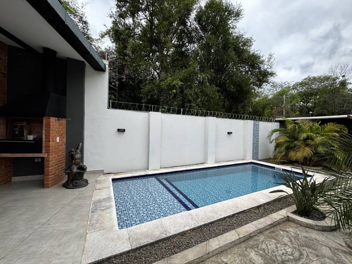 Casa en Venta 3 dormitorios - San Bernardino, Cordillera — foto 2