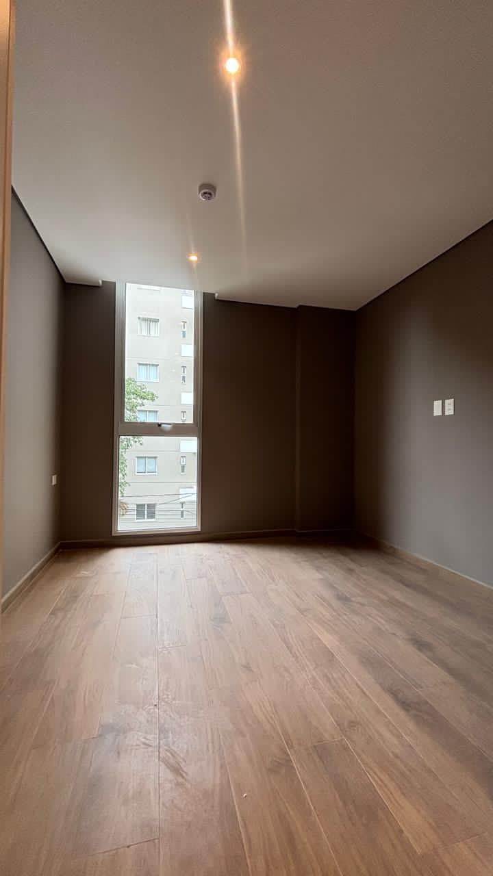 Alquilo Departamento en Villa Morra | 2 Suites | Cochera | Gs. 6.800.000 — foto 2