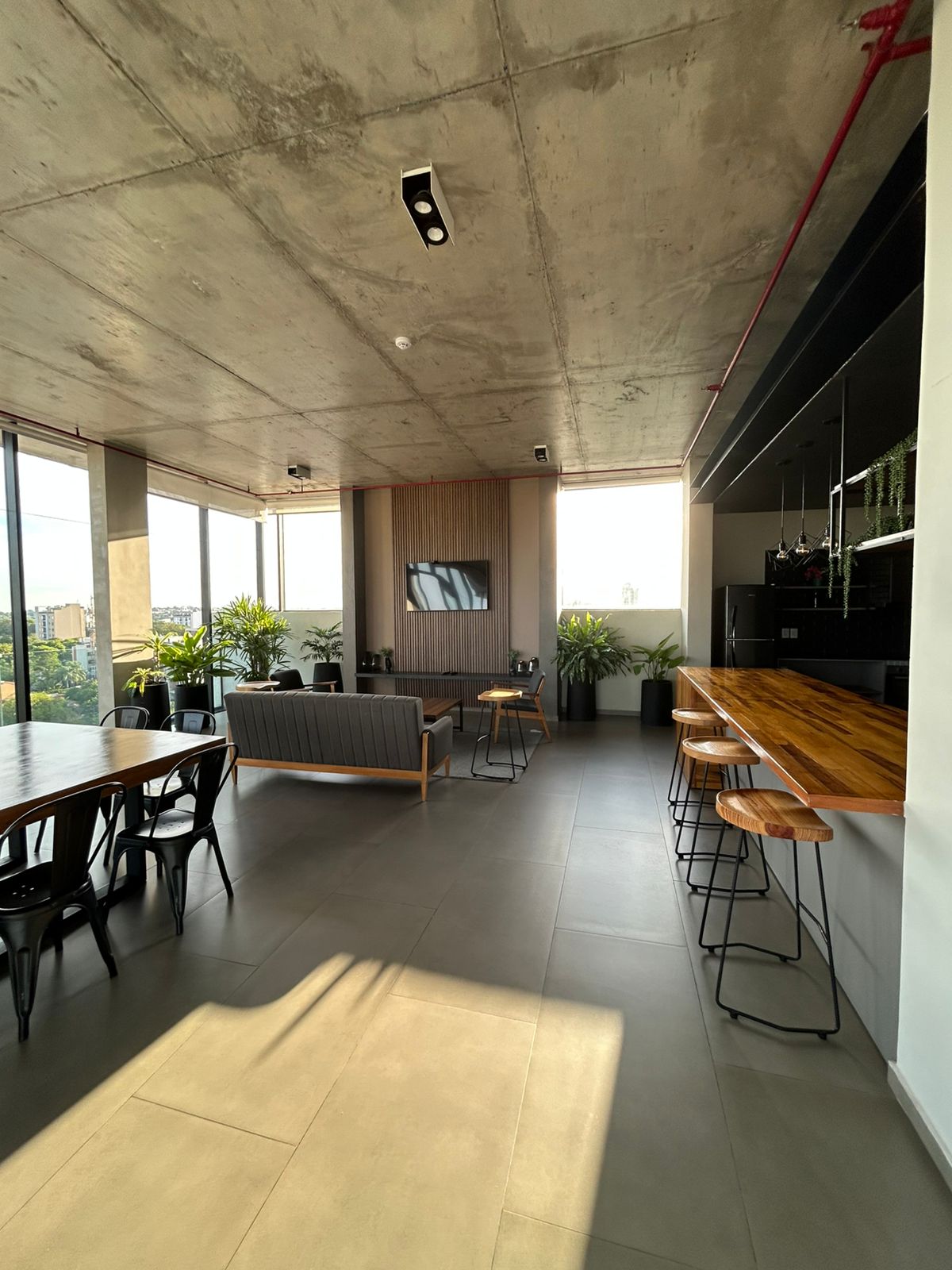En Alquiler departamento de 2 dormitorios en Villamorra Detalles — foto 2