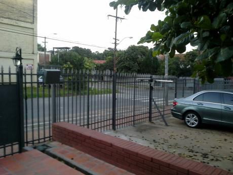 Alquilo Duplex En Barrio Herrera