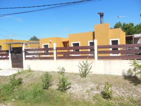 Moderna. De 3 Dormitorios Y 2 Baños. O Permuta.
