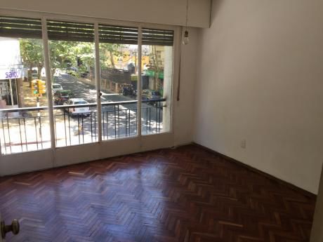 Bajo De Precio!!! Centro, Ejido A 3 De 18 Al Sur Y Prox. Colegio Elbio Fernandez