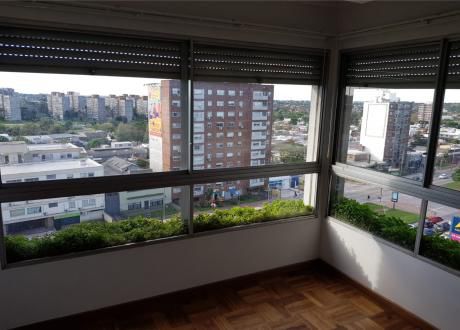 Precioso Apto. Muy Panorámico - 3 Dorm - Piso 9
