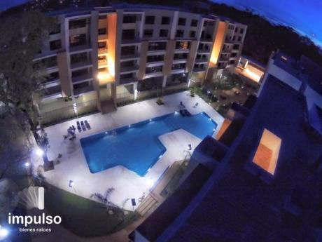 Departamento De 2 Dormitorios En Condominio Parque Perón