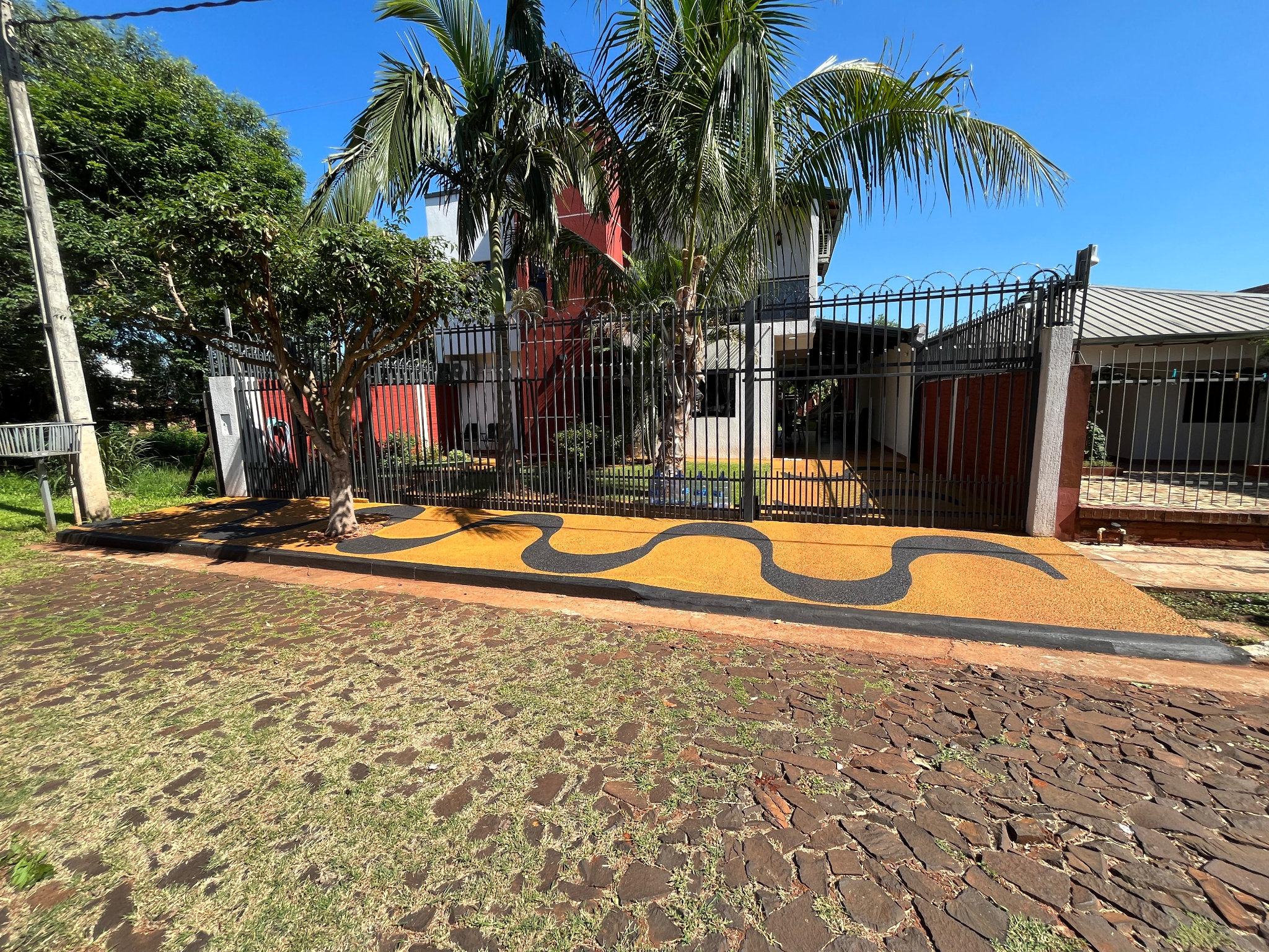 En Venta Hermosa Residencia De Dos Plantas. Barrio San Blas - Cambyreta - Itapua — foto 3