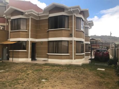 $us.180.000.- Casa En Venta Achumani