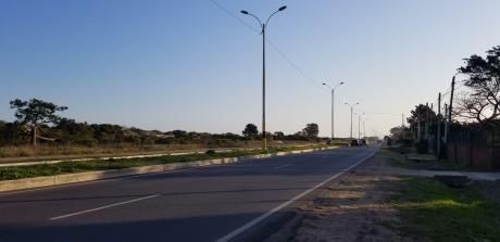 Oportunidad, Buen Terreno Sobre Rambla Costanera Y Bajada 28
