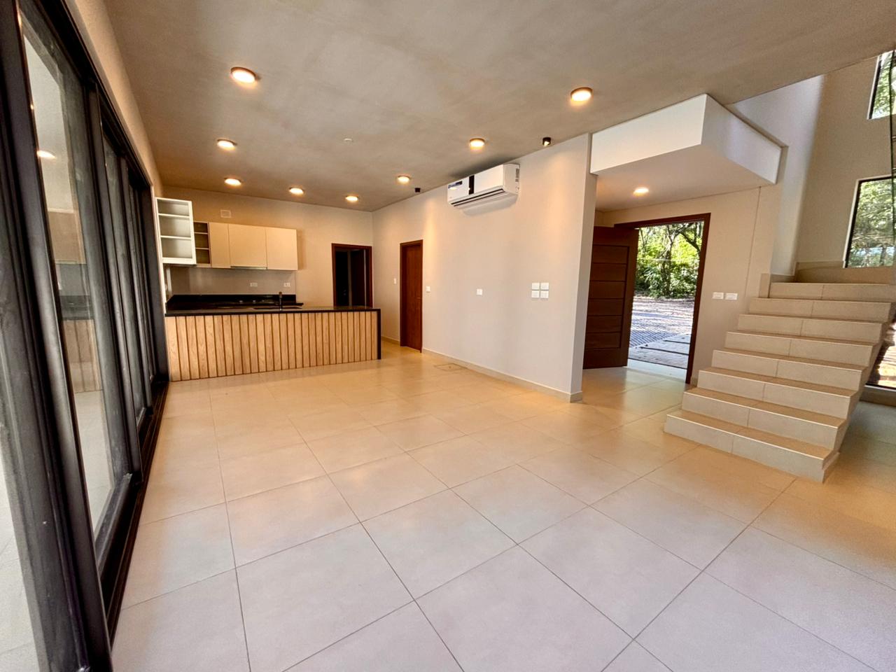 Vendo Amplia y Hermosa Casa en Terra Samber, San Bernardino — foto 3