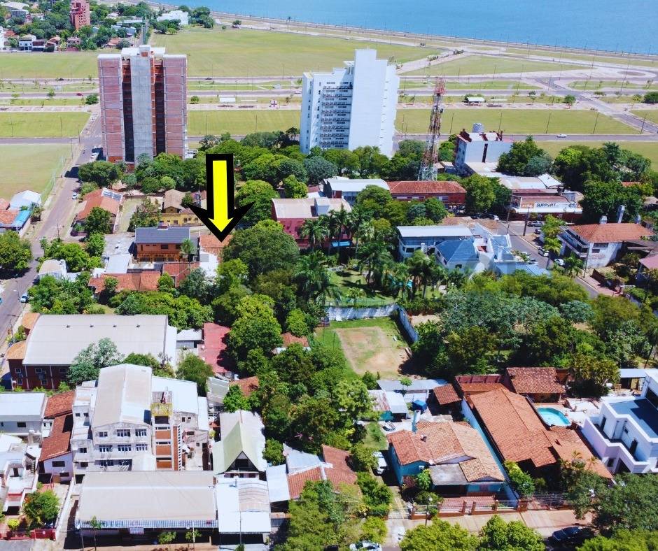 Amplia propiedad a pasos de la costanera — foto 2