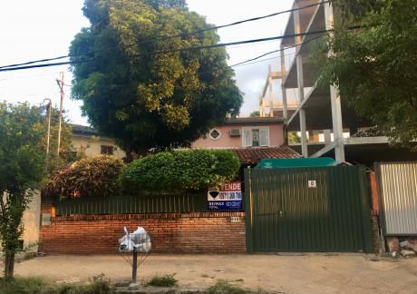 Amplia Casa En Barrio Jara