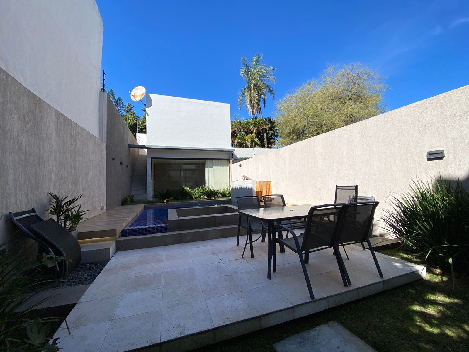 EN VENTA O ALQUILER-  Casa de 3 dormitorios en Barrio Ycua Sati — foto 2