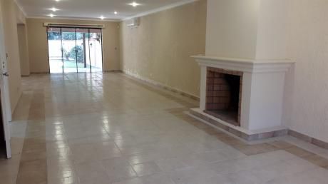 Amplia Casa Para Vivienda U Oficina, 4 Dorm En Suite Villa Morra Con Piscina