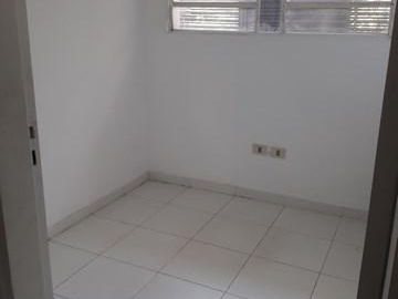 Alquilo Oficina En Planta Alta Zona Villa Morra
