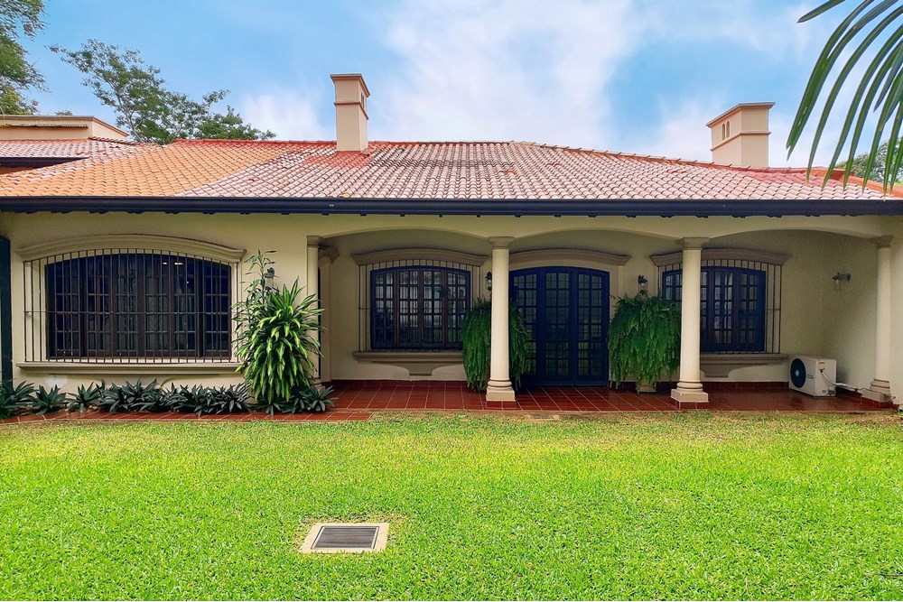 Residencia - Venta - Villa Morra, Paraguay — foto 2