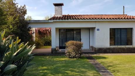 Hermosa Casa En Jardines De Carrasco! Gran Patio!