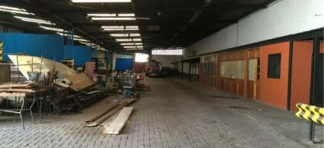Gran Local En 2.756 M2 - Acepta Permuta Como Parte De Pago