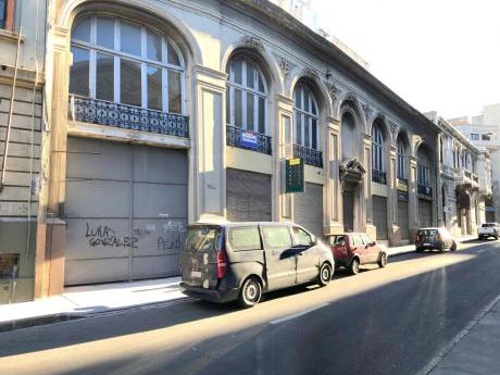 Espectacular Local De 2575m2 En Venta Y En Alquiler En Ciudad Vieja