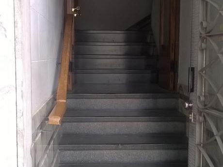 Muy Lindo Y Amplio Apto En Zona De Servicios