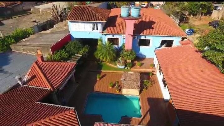 VENDO IMPONENTE CASA EN EL CENTRO DE CIUDAD DEL ESTE — foto 3