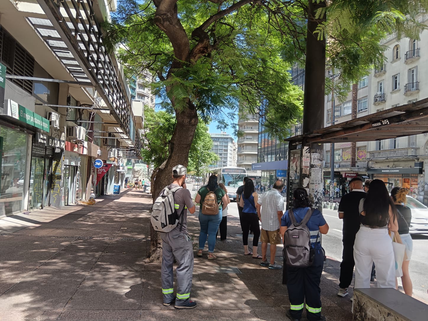LOCAL COMERCIAL ESTRENAR 18 DE JULIO EN AQLUILER PRÓXIMO A LA IMM