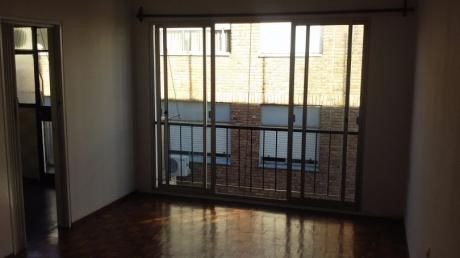 Apartamento De Dos Dormitorios + Cochera