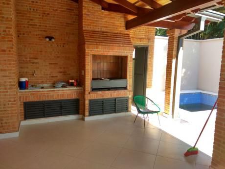 Alquilo Casa Zona Los Laureles.
